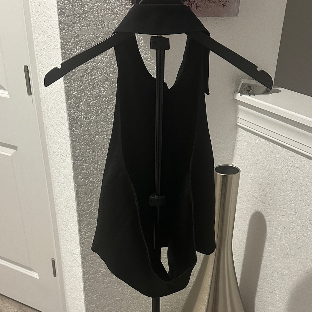 Harve Benard Black Collared Sleeveless Top - Picture 2 of 5